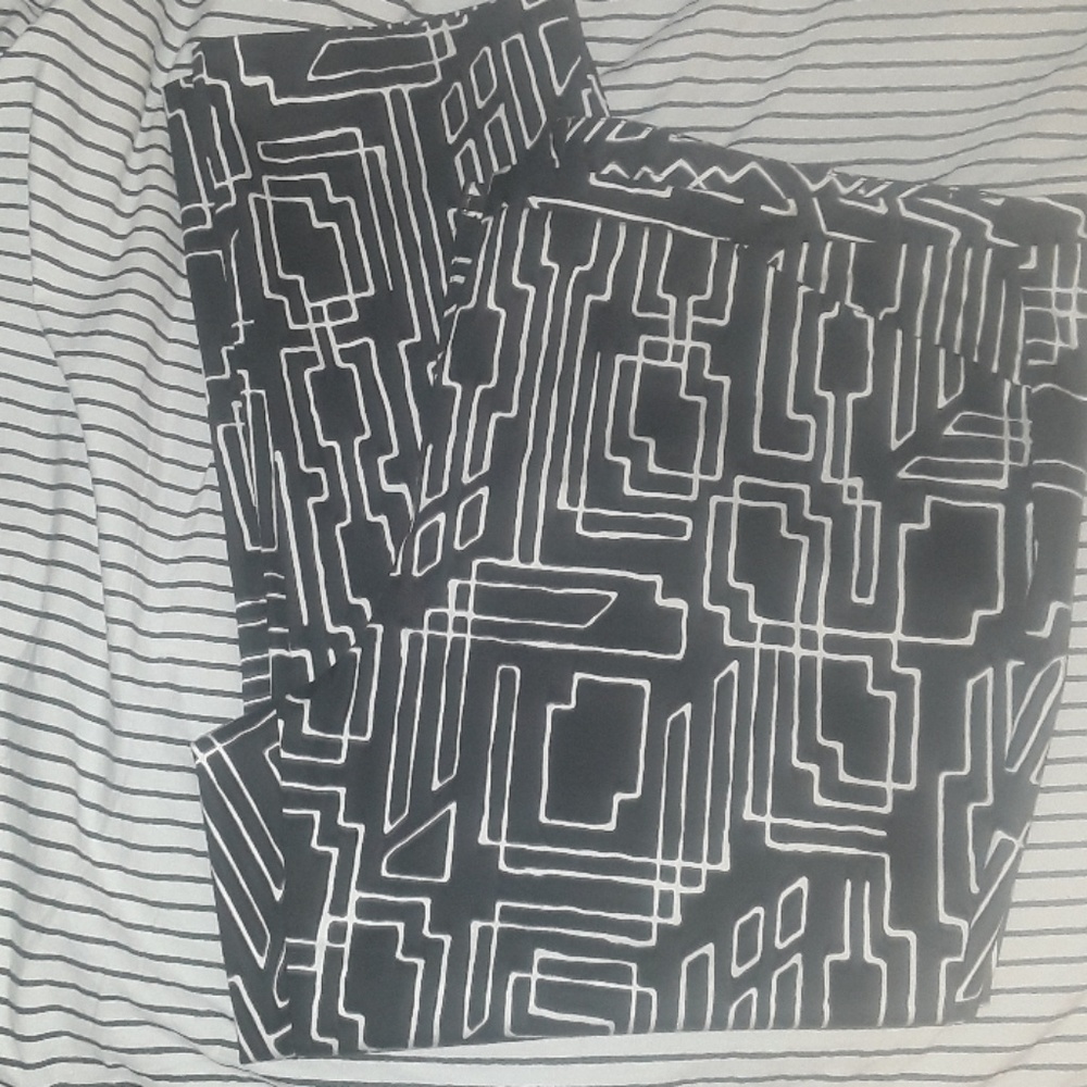 Unique pattern black/white trousers